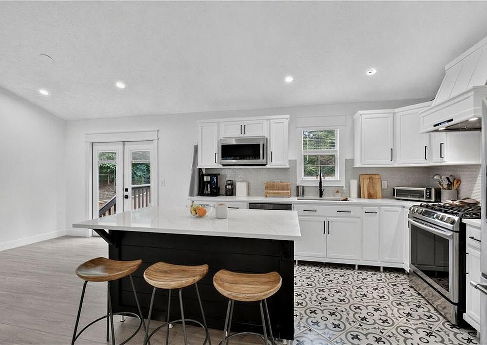 1st image of 1042 Braddock Cir