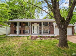 515 Stephanie Ln, Ballwin, MO 63011