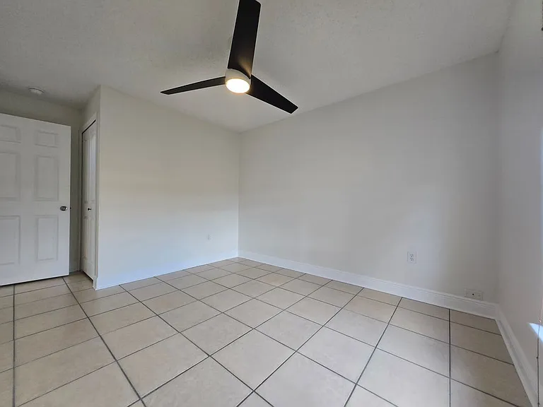 3190 Lori Ct — Photo 10