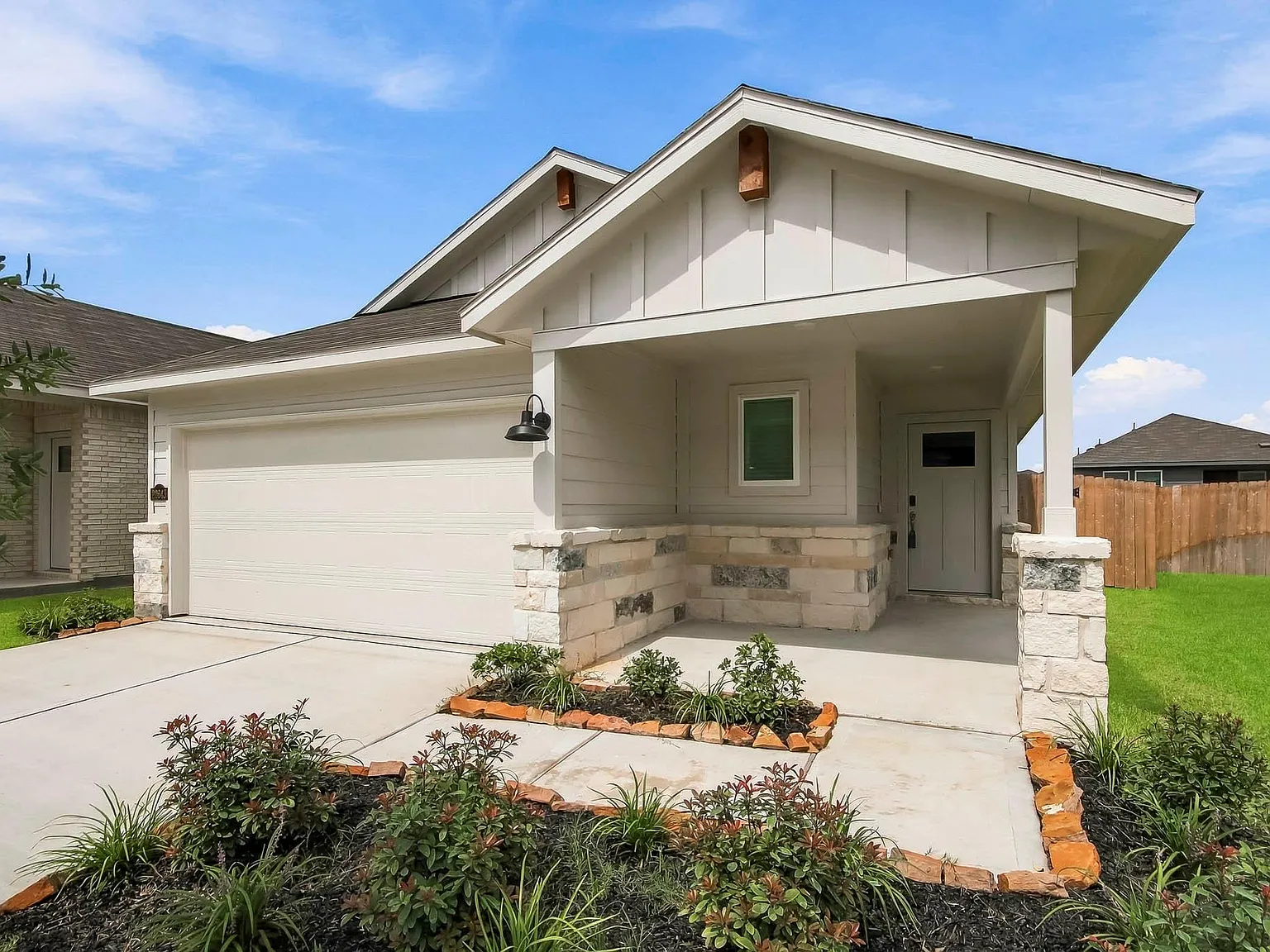 3 bed, 2.0 bath, 1449 sqft, $1,950 — Photo 2