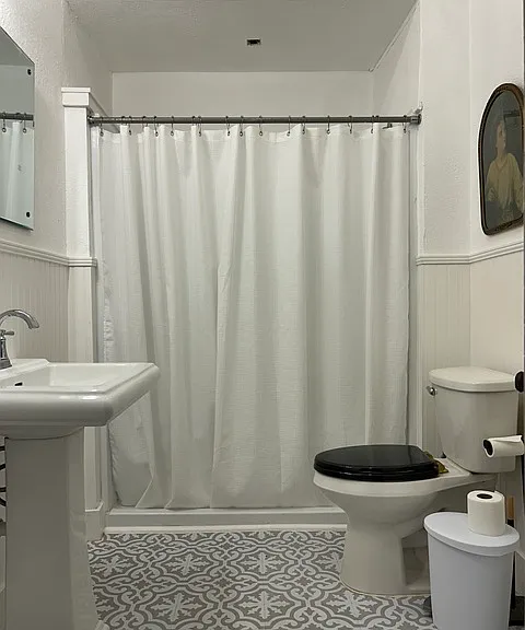 2213 N Flores St — Photo 13