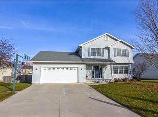 1013 Cherokee St, Nevada, IA 50201