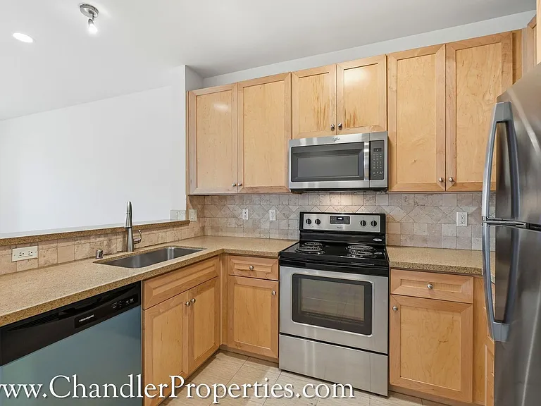 55 Trumbull St — Photo 3