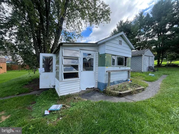 50 Lincoln Ave, Reinholds, PA 17569