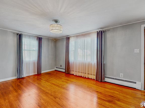 4th image of 82 Carver Street