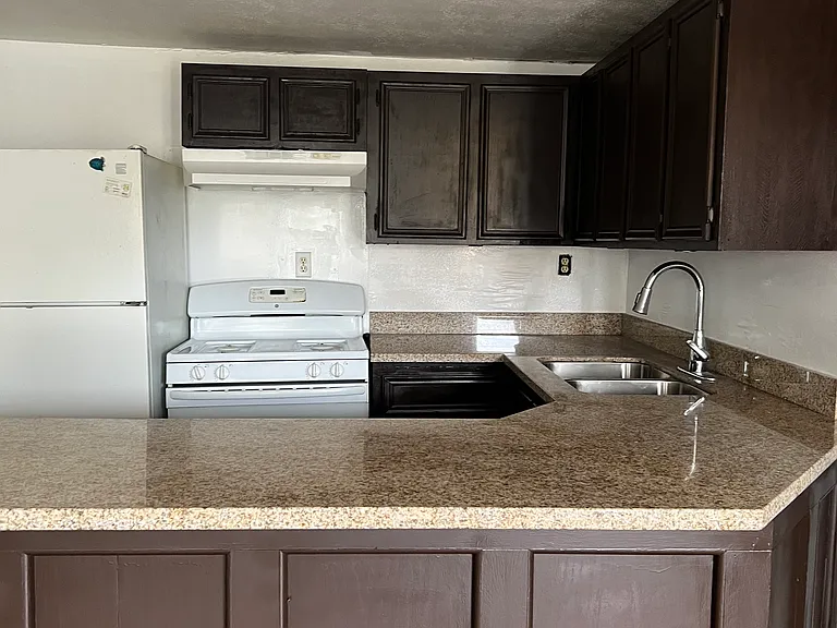 620 Shaver St — Photo 11
