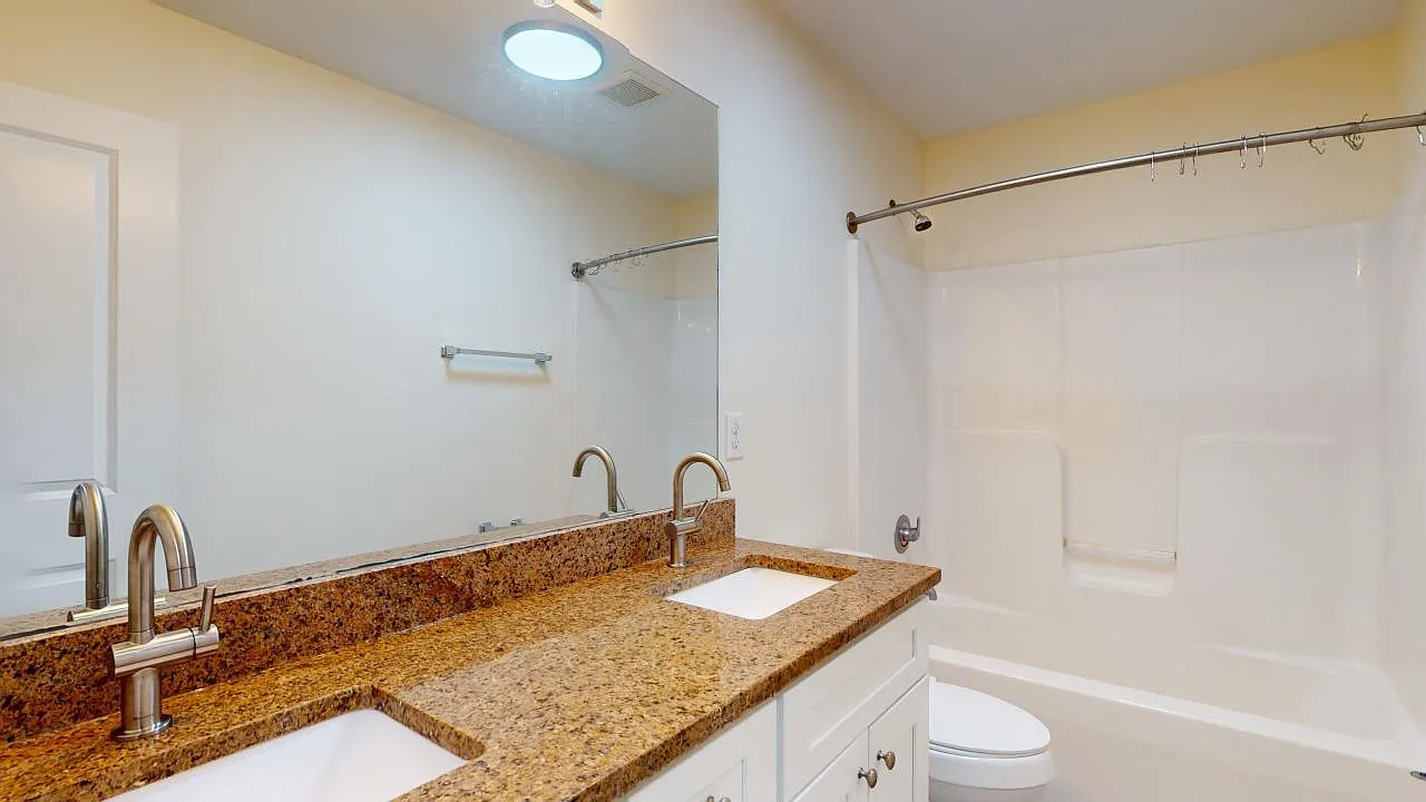 Rose Garden Apartments — Photo 4