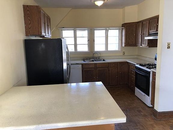 5th image of 147 Evans Ave