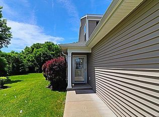 16 Governor Cir, Albany, NY 12208