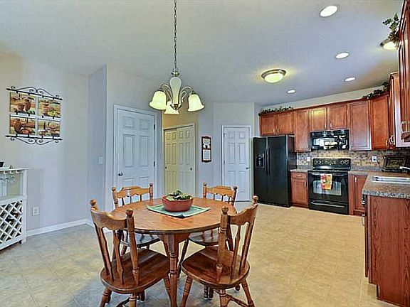 3rd image of 15491 Landsbrook Run E