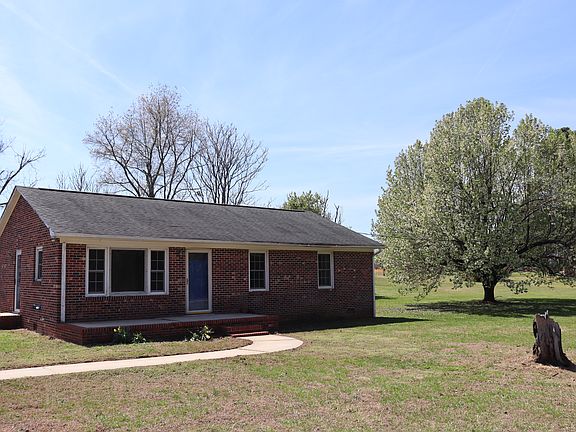 2nd image of 3081 Mountain Rd