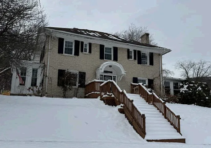 219 Liberty St photo 1