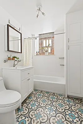 Sold by Compass | media 19