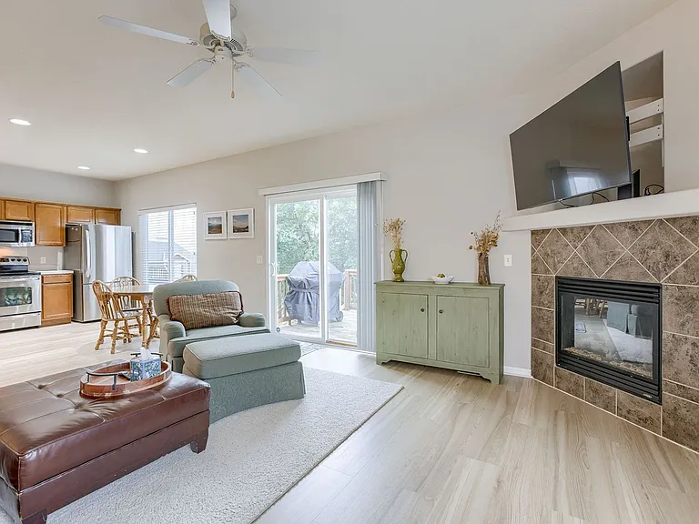 19155 Drexel Cir — Photo 5