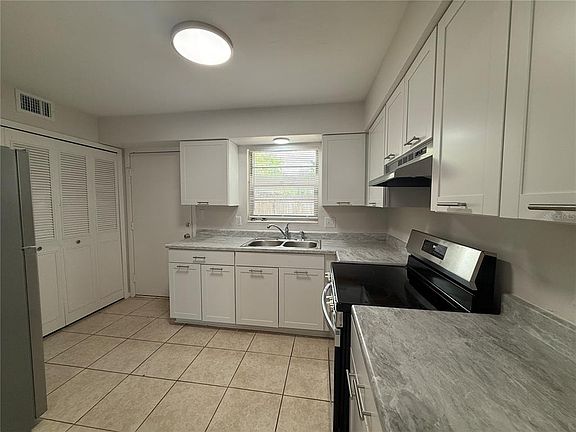 3rd image of 6030 SW 12th Pl APT 2