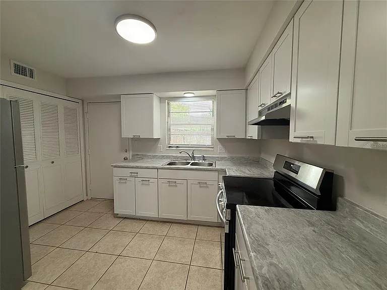 6030 SW 12th Pl #2 — Photo 3