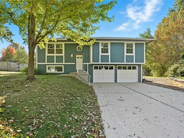 332 SE Jackson Ct, Lees Summit, MO 64063