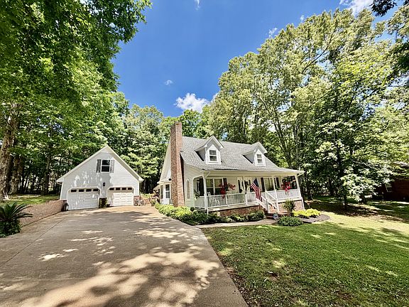 3rd image of 1051 Alex Dr