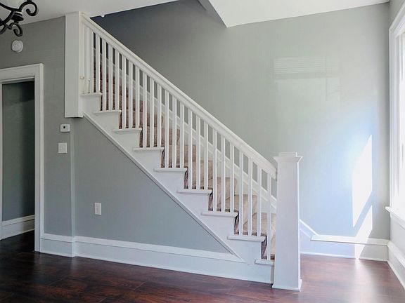 4th image of 1483 E Mound St #485