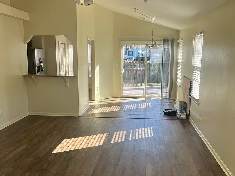 228 Abingdon Cir — Photo 11