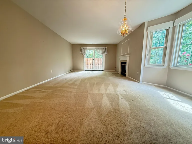 3705 Waltham Ct — Photo 5
