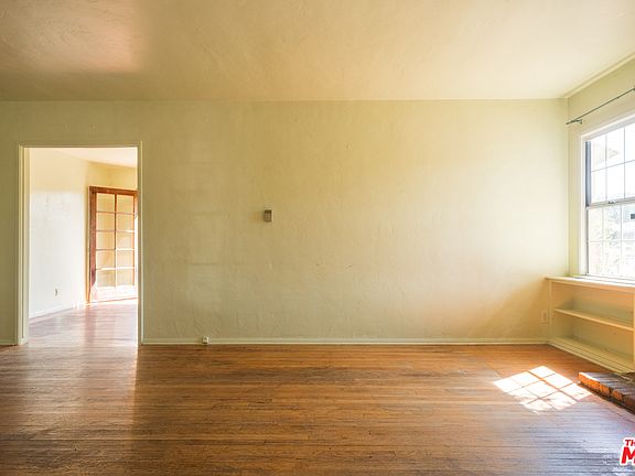 4th image of 3750 Greenwood Ave