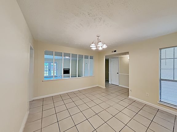 4th image of 16206 Knollridge Ct