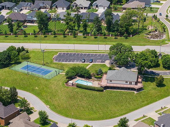 3rd image of 6021 S Black Oak Drive