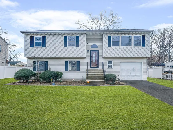 380 45th Street, Copiague, NY 11726