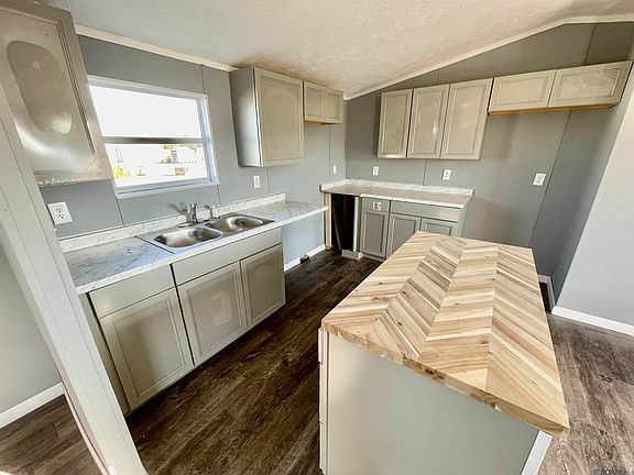 4th image of 521 Blakefield Dr
