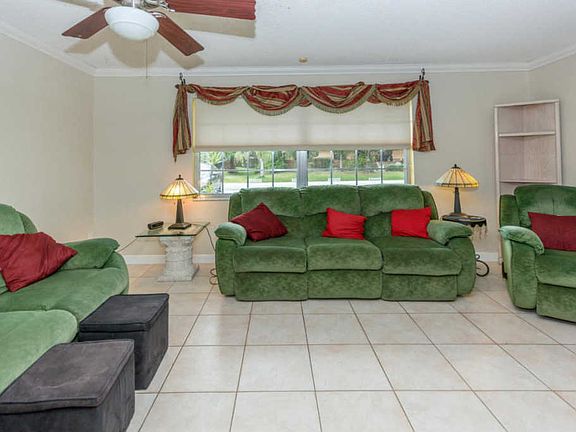 3rd image of 1021 SW 37th Ter