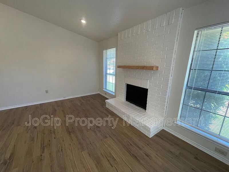 2 bed, 2.0 bath, 951 sqft, $1,350 — Photo 4