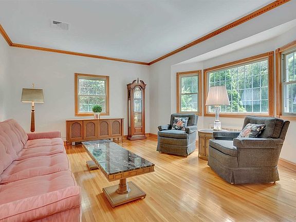 3rd image of 6 Collingwood Dr