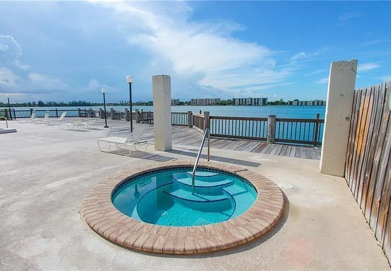 109 Lake Emerald Dr #110 — Photo 37