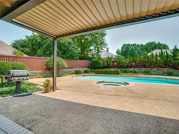 4th image of 2322 Club Creek Blvd