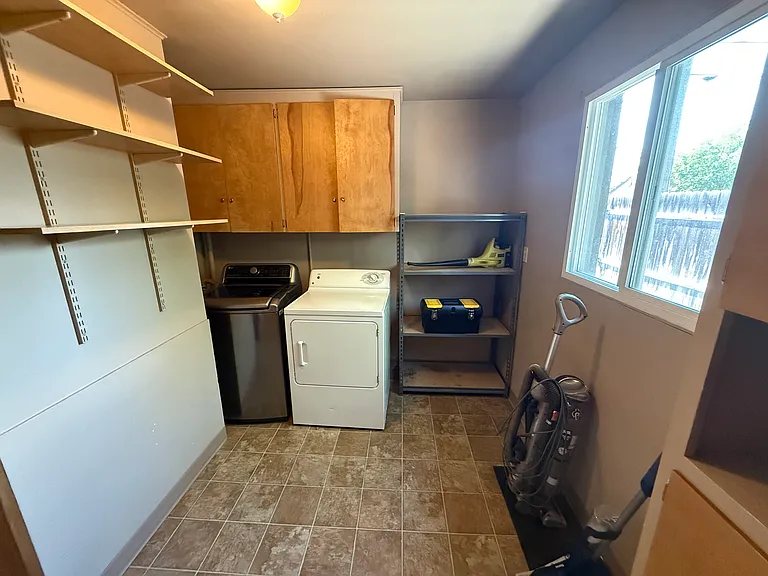 1631 S Merrill St — Photo 11
