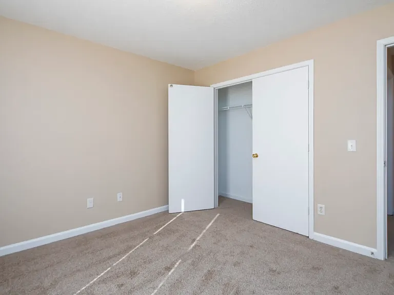 Cottonwood Apartments — Photo 10
