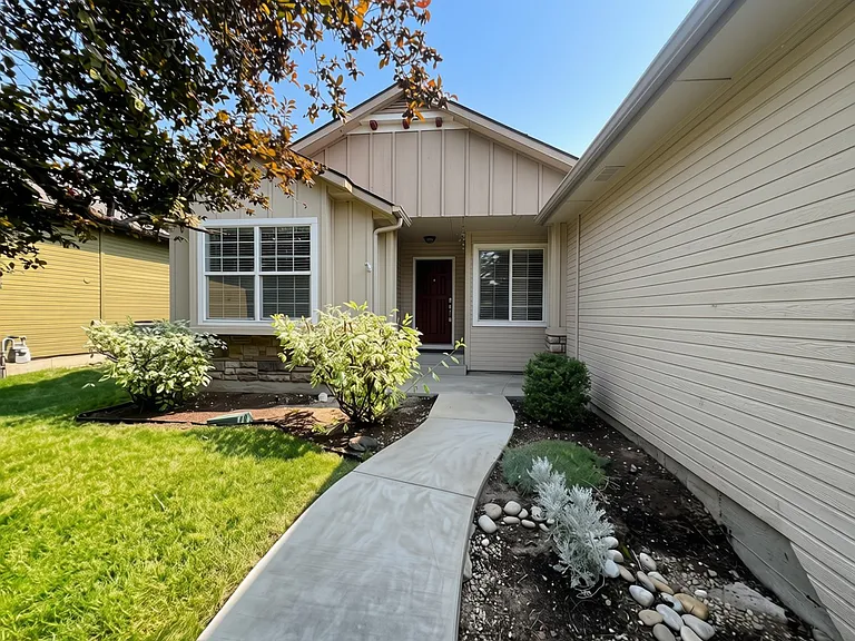 4759 E Tanoak Dr — Photo 4