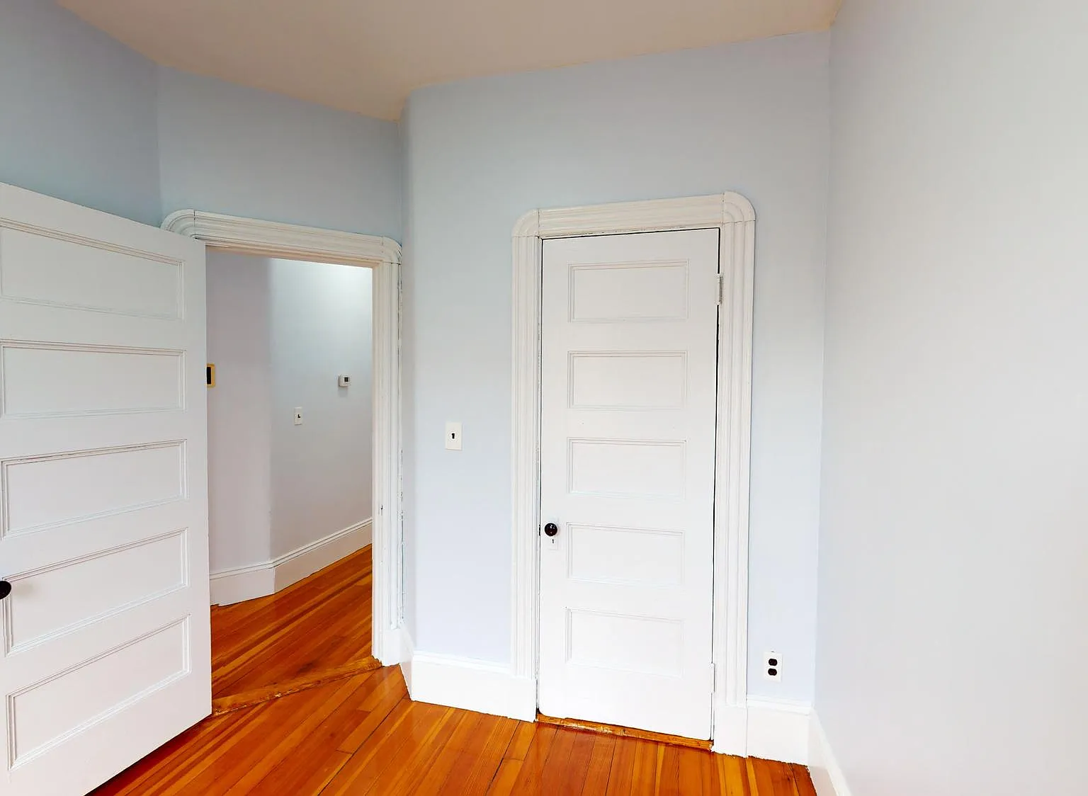 4 bed, 9999 sqft, $2,800 — Photo 4