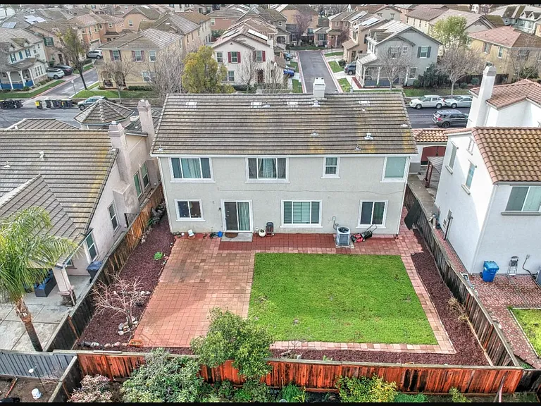 523 Danbury Pl — Photo 30