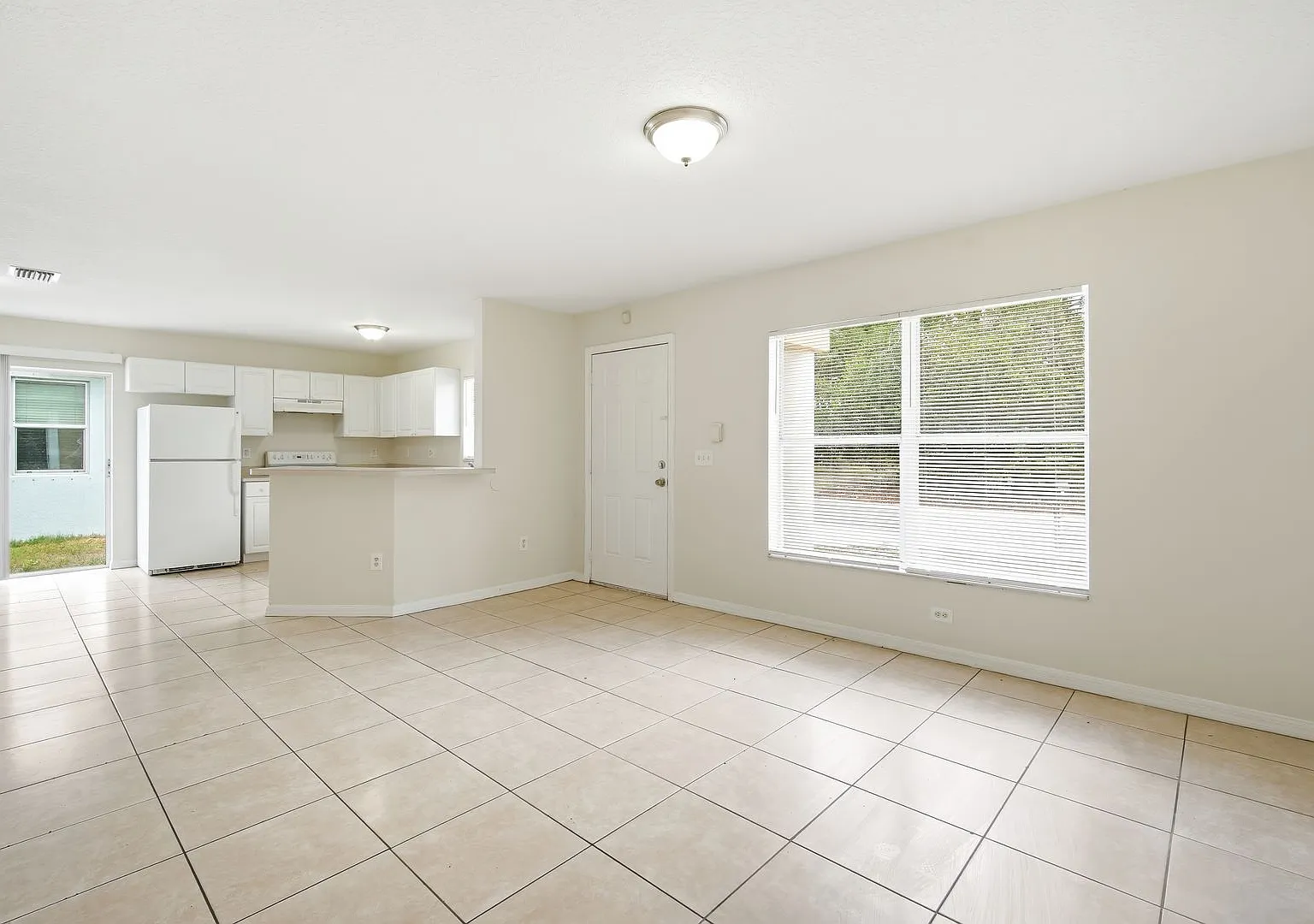 Move In Special! Charming 3 Bedroom Home. — Photo 4