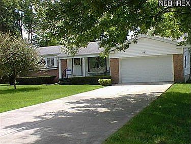 3rd image of 8006 Brookwood Dr NE