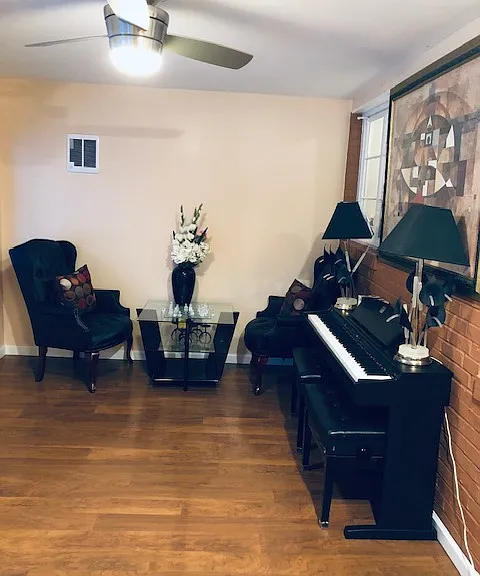 2605 Elmhurst Dr — Photo 5