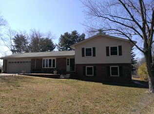 142 Greenbriar Dr, Gaffney, SC 29341