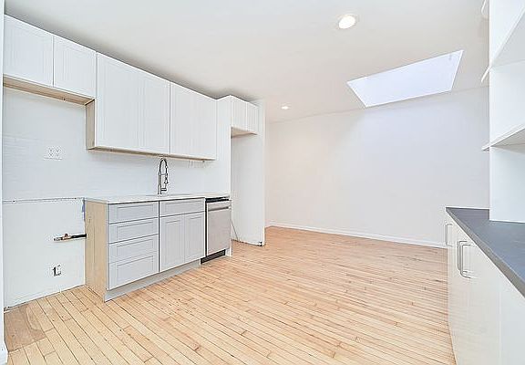 4th image of 120 E 73rd St #6B