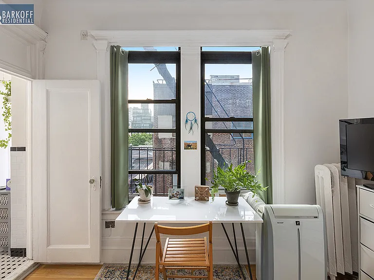 105 E 15th St #87 — Photo 2
