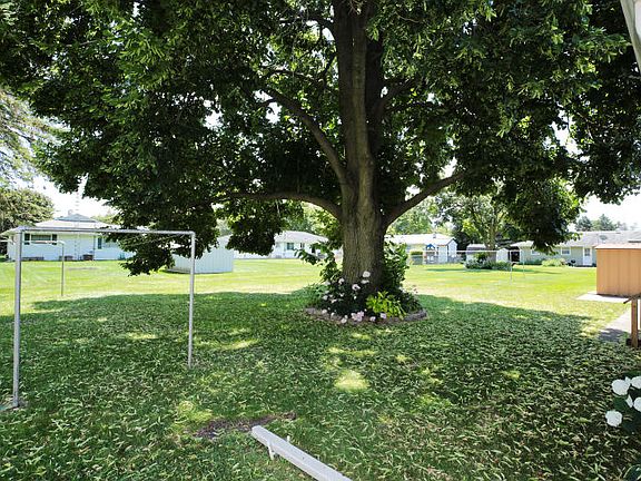 3rd image of 1116 N Huron Dr