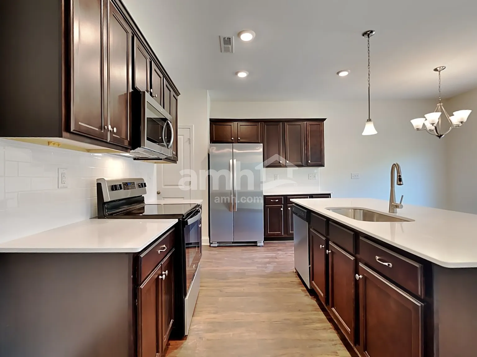 4 bed, 2.5 bath, 2098 sqft, $2,590 — Photo 3