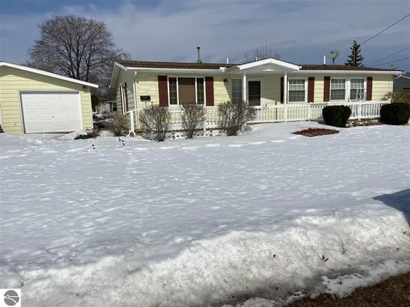 10156 Virginia St, Oscoda, MI 48750