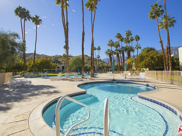 501 Desert Lakes Cir — Photo 13